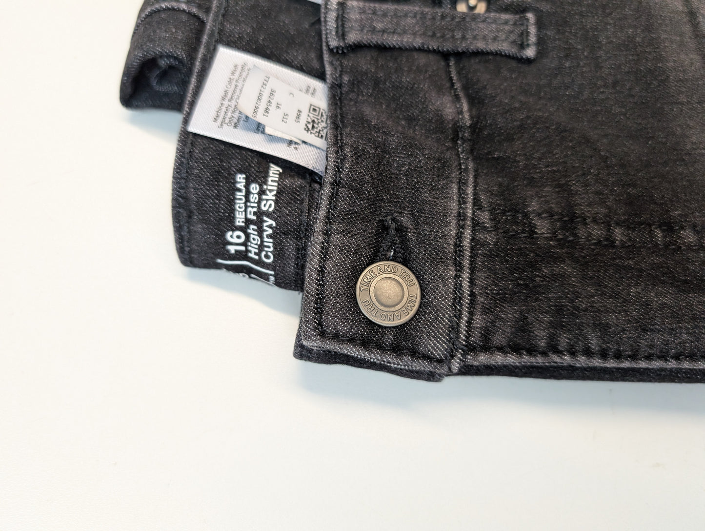 Time And Tru Women's High Rise Curvy Skinny Stretchy Jeans Black Wash (Pick Size 14 or 16)
